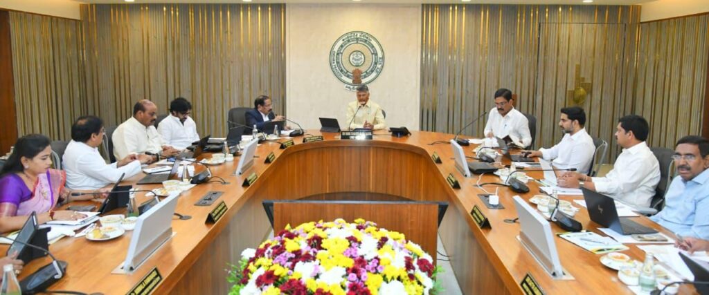 ఏపీలో యూనివర్సల్ హెల్త్ పాలసీకి మంత్రివర్గం