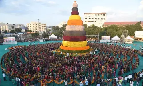 తెలంగాణ బతుకమ్మకు రెండు గిన్నిస్ రికార్డులు