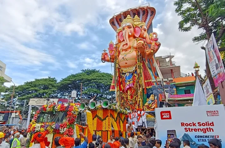 హుస్సేన్‌సాగర్‌లో కొనసాగుతున్న నిమజ్జనాలు