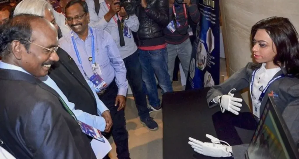 గగన్‌యాన్‌ ‘వ్యోమమిత్ర’లో ఏఐ ఆధారిత రోబో