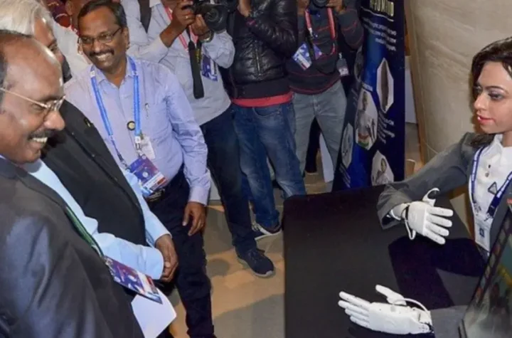 గగన్‌యాన్‌ ‘వ్యోమమిత్ర’లో ఏఐ ఆధారిత రోబో