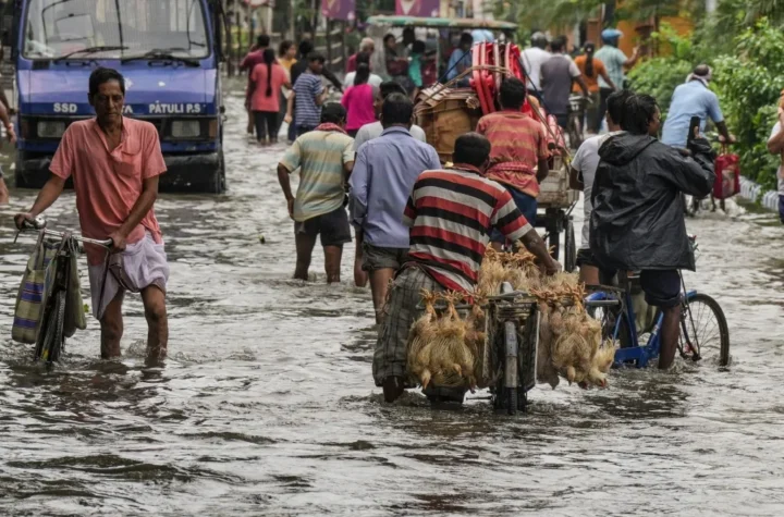కోల్‌కతాలో భారీ వర్షం… విద్యుత్ షాక్ లకు 9 మంది మృతి
