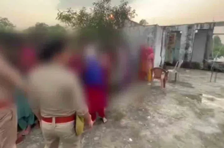 మదర్సా మరుగుదొడ్లలో 40 మంది బాలికల నిర్బంధం