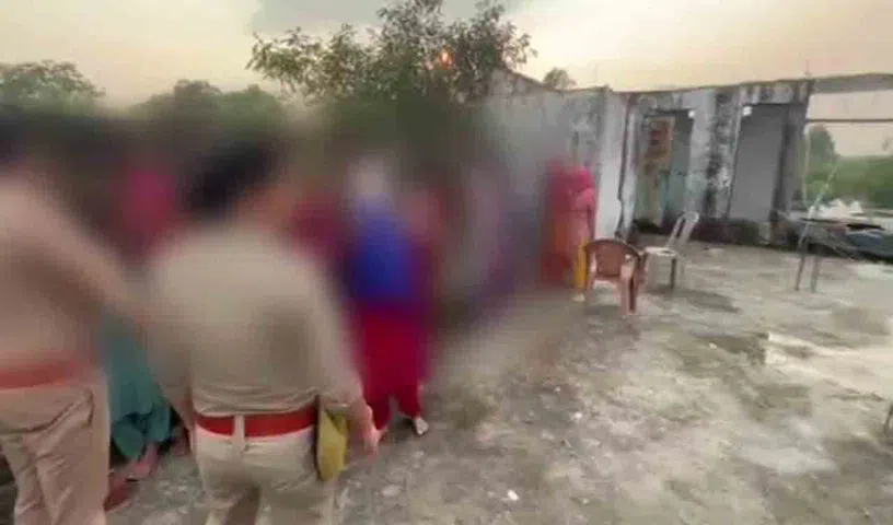 మదర్సా మరుగుదొడ్లలో 40 మంది బాలికల నిర్బంధం
