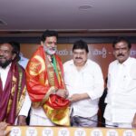 బీసీ ఉద్యమకారుడు డా. వకుళాభరణం బీజేపీలో చేరిక