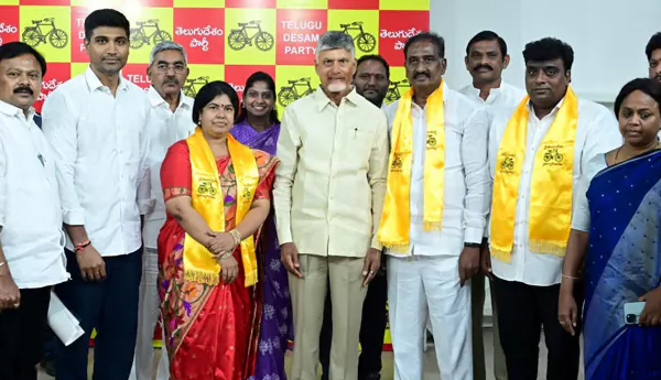 టిడిపిలో చేరిన ముగ్గురు వైసీపీ ఎమ్యెల్సీలు