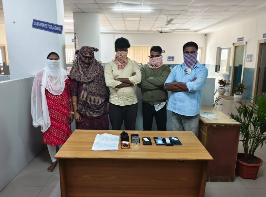 హనీట్రాప్లో ఓ ప్రముఖ యోగా గురువు హనీట్రాప్లో ఓ ప్రముఖ యోగా గురువు