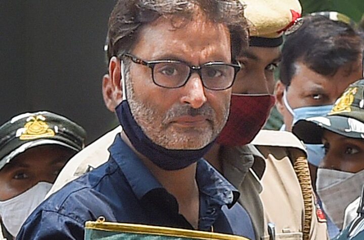 యాసిన్ మాలిక్ ను `శాంతిదూత’గా అభివర్ణించిన మన్మోహన్!