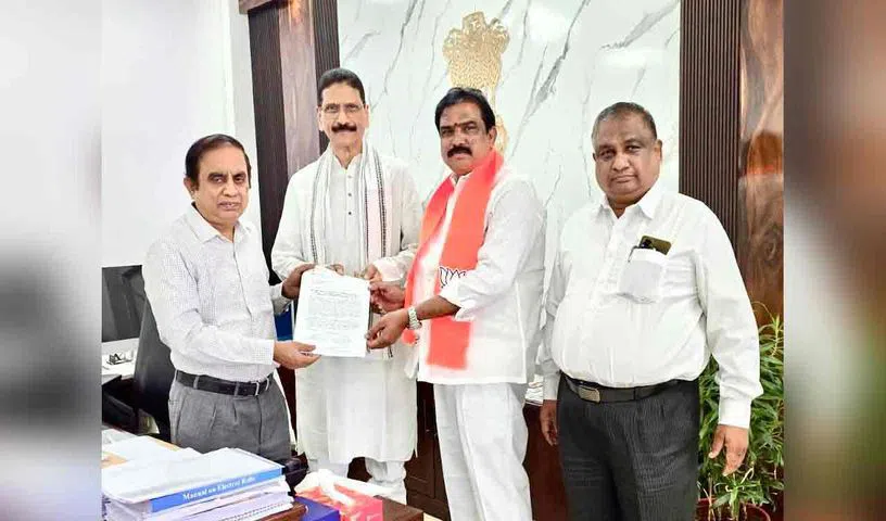 అజారుద్దీన్కు మంత్రి పదవిపై బీజేపీ ఫిర్యాదు అజారుద్దీన్కు మంత్రి పదవిపై బీజేపీ ఫిర్యాదు