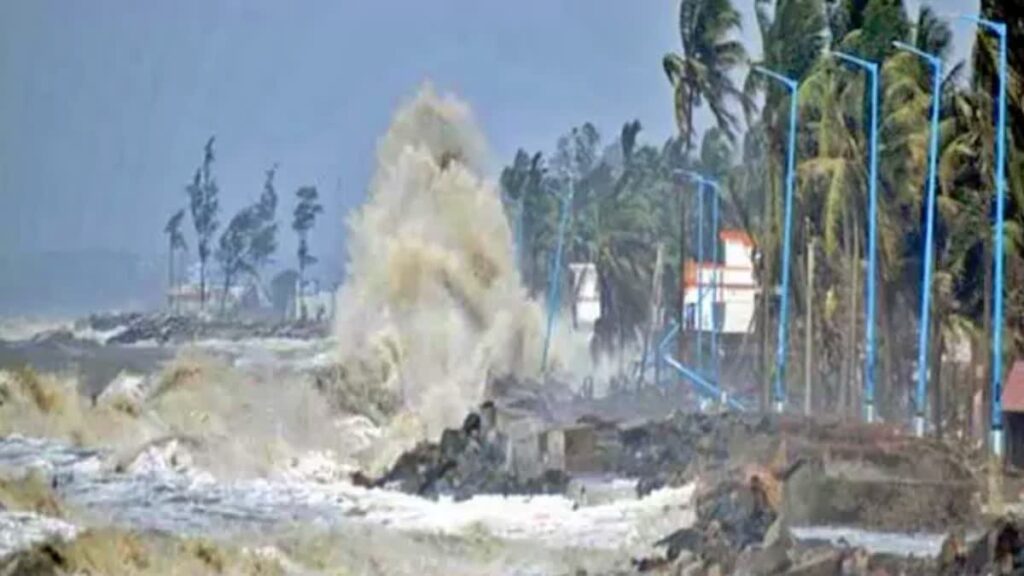 అర్ధరాత్రి తీరం దాటిన తుఫాన్ మొంథా బీభత్సం అర్ధరాత్రి తీరం దాటిన తుఫాన్ మొంథా బీభత్సం