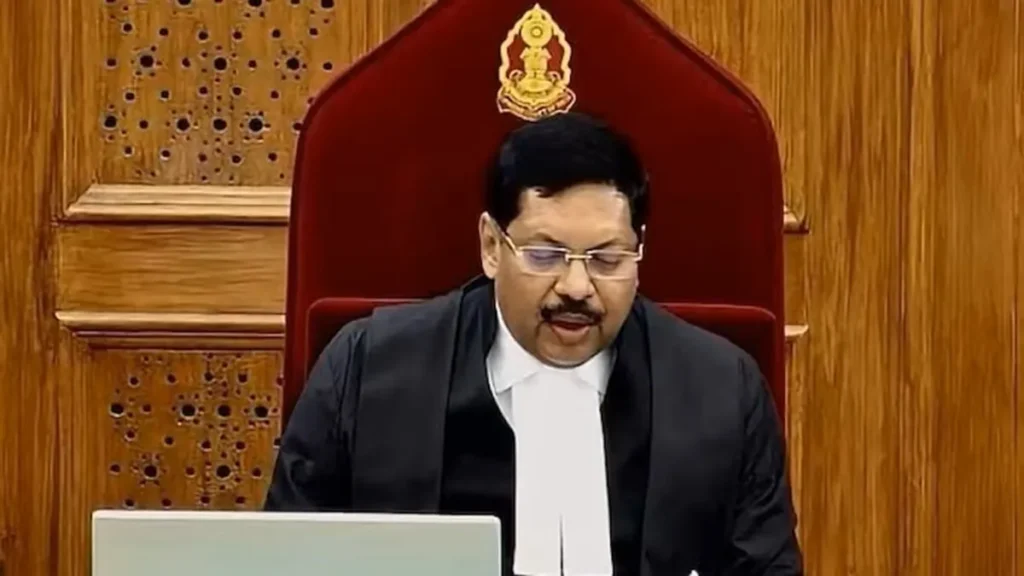 సీజేఐ జస్టిస్​ బీఆర్​ గవాయ్​పై దాడి యత్నం