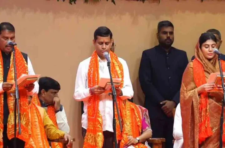 గుజరాత్ మంత్రిగా రవీంద్ర జడేజా భార్య