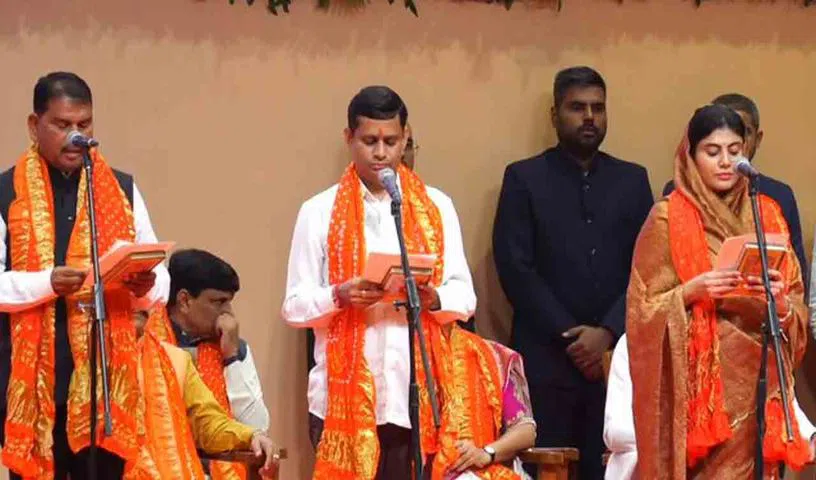 గుజరాత్ మంత్రిగా రవీంద్ర జడేజా భార్య