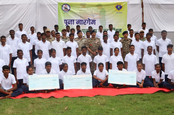 ఛత్తీస్‌గఢ్‌లో మరో 51 మంది నక్సలైట్లు లొంగుబాటు