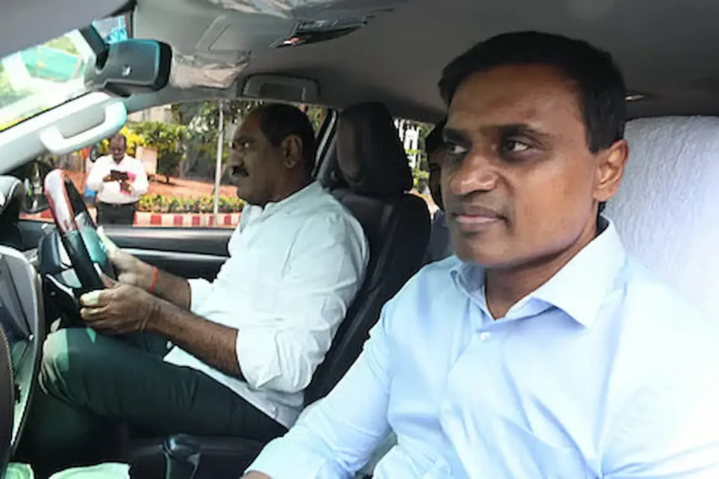 వైఎస్సార్సీపీ ఎంపీ మిథున్‌రెడ్డి నివాసాల్లో సిట్‌ సోదాలు