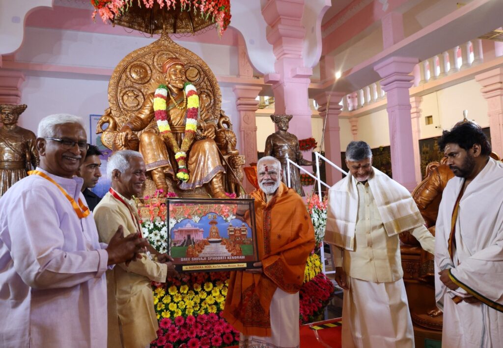శ్రీశైలం మల్లన్న సేవలో ప్రధాని మోదీ శ్రీశైలం మల్లన్న సేవలో ప్రధాని మోదీ