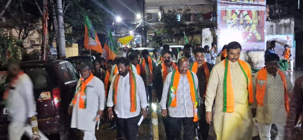 జూబ్లీహిల్స్ లో పాదయాత్రలతో బిజెపి ఉధృత ప్రచారం జూబ్లీహిల్స్ లో పాదయాత్రలతో బిజెపి ఉధృత ప్రచారం