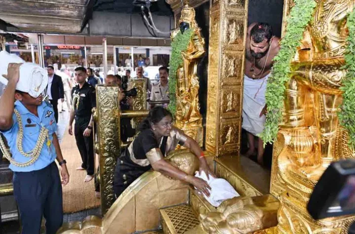 అయ్యప్పని దర్శించుకున్న తొలి రాష్ట్రపతి ముర్ము