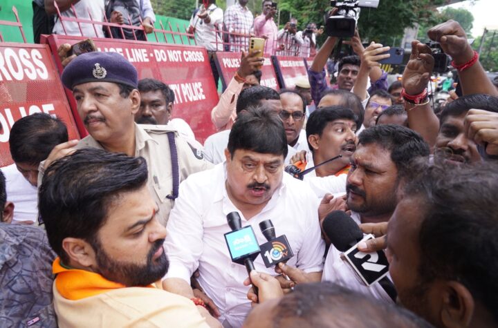 తెలంగాణలో నడుస్తున్నది రేవంతుద్దీన్ సర్కారు