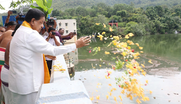 పాపవినాశనం డ్యామ్ వ‌ద్ద టీటీడీ చైర్మన్ ప్ర‌త్యేక పూజ‌లు