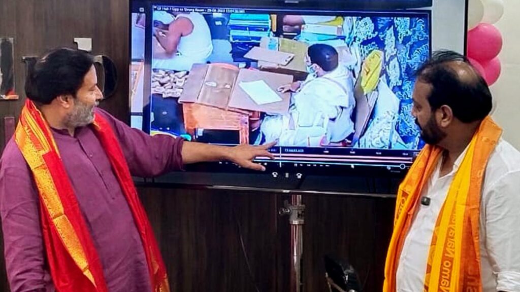 పరకామణిలో చోరీకి పాల్పడిన రవికుమార్ అదృశ్యం!