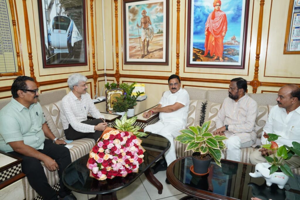 పెండింగ్ రైల్వే ప్రాజెక్టులు త్వరితగతిన పూర్తి చేయాలి