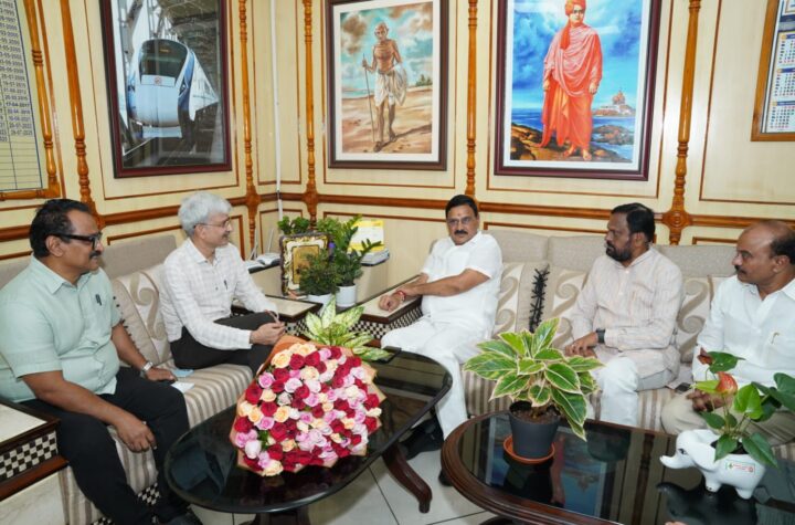 పెండింగ్ రైల్వే ప్రాజెక్టులు త్వరితగతిన పూర్తి చేయాలి