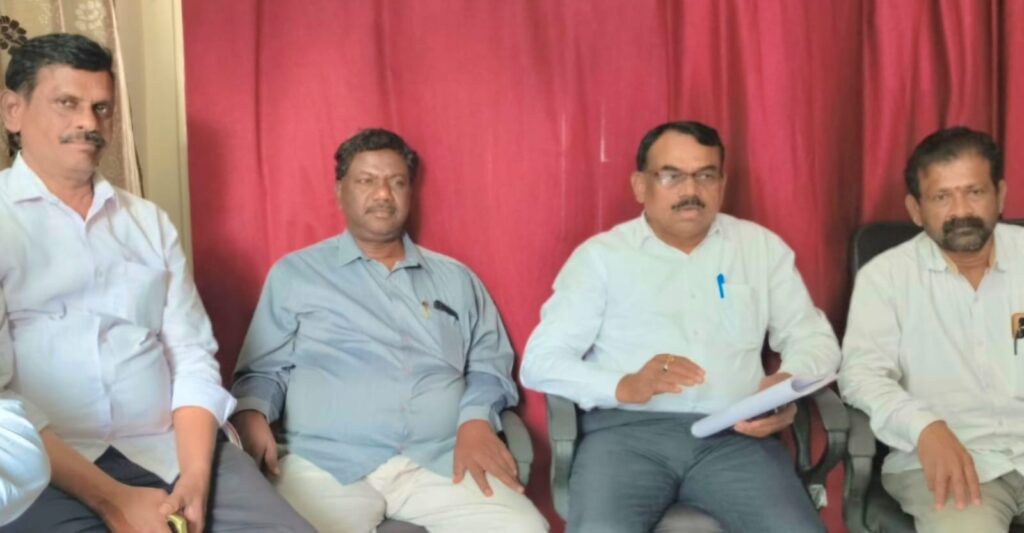 జర్నలిస్టులకు  విరాహత్ అలీ క్షమాపణ చెప్పాలి జర్నలిస్టులకు  విరాహత్ అలీ క్షమాపణ చెప్పాలి