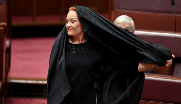 బురఖాలను నిషేధించాలంటూబురఖాతో ఆస్ట్రేలియా సెనెటర్