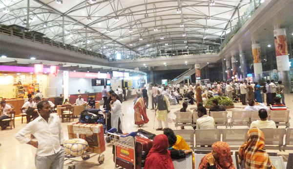 శంషాబాద్ లో రూ. 3 కోట్ల విలువైన ఎలక్ట్రానిక్ పరికరాలు