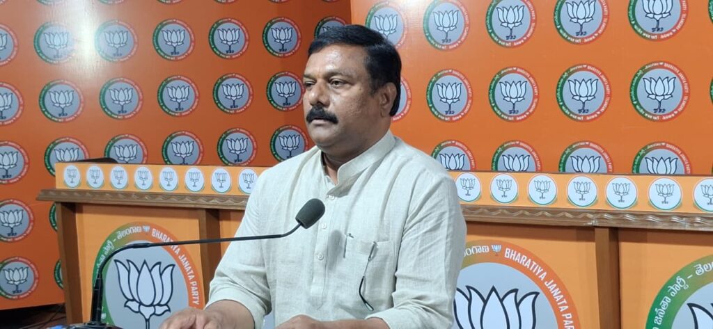 భూ బకాసురుల రాజ్యంకు హిల్ట్ పాలసీ నిదర్శనం