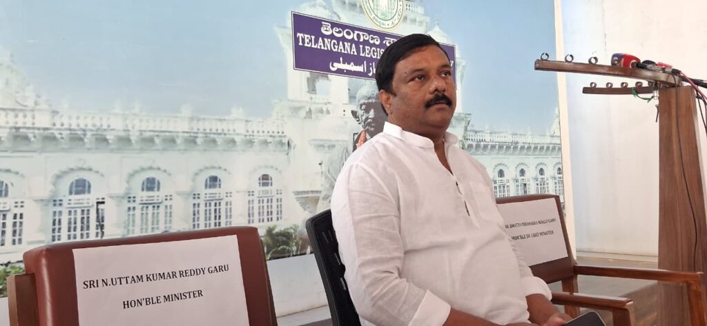 బిజెపి నేత సవాల్ కు ముఖం చాటేసిన మంత్రి ఉత్తమ్