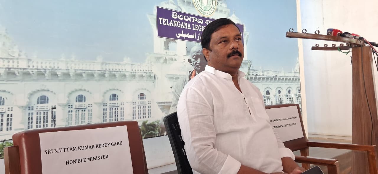 బిజెపి నేత సవాల్ కు ముఖం చాటేసిన మంత్రి ఉత్తమ్