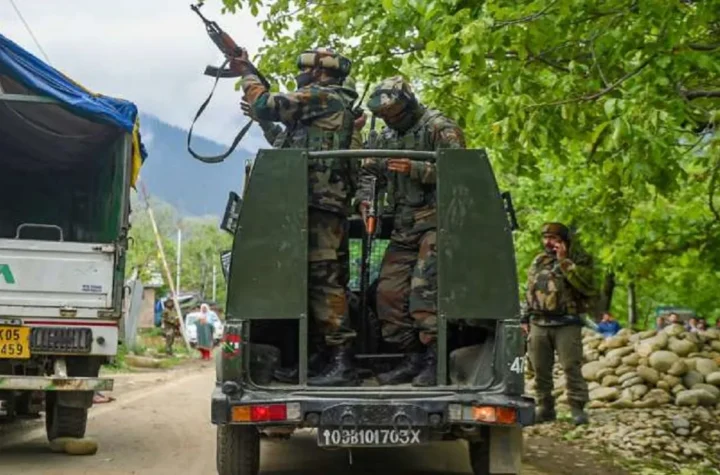 కుప్వారా లోయలో ఇద్దరు చొరబాటుదారులు హతం!