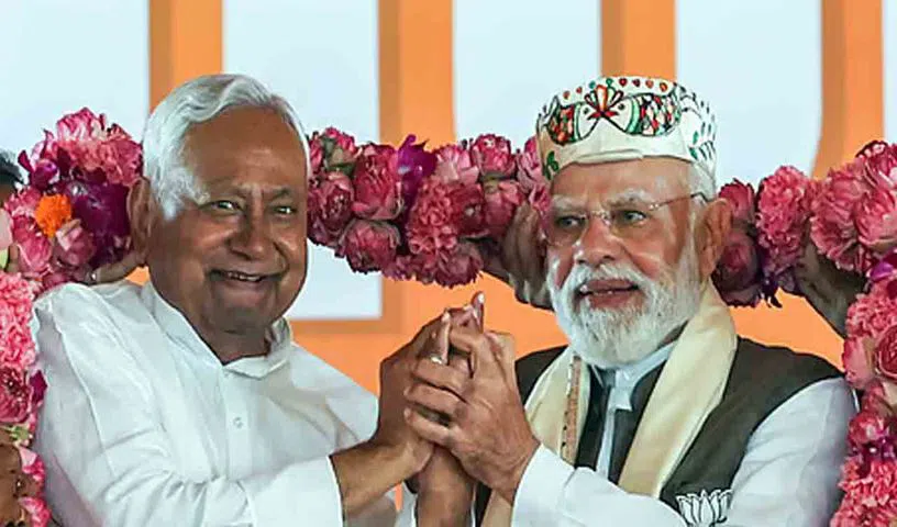 బీహార్ లో ఏకపక్షంగా 200 సీట్ల వైపు ఎన్డీయే ప్రభంజనం