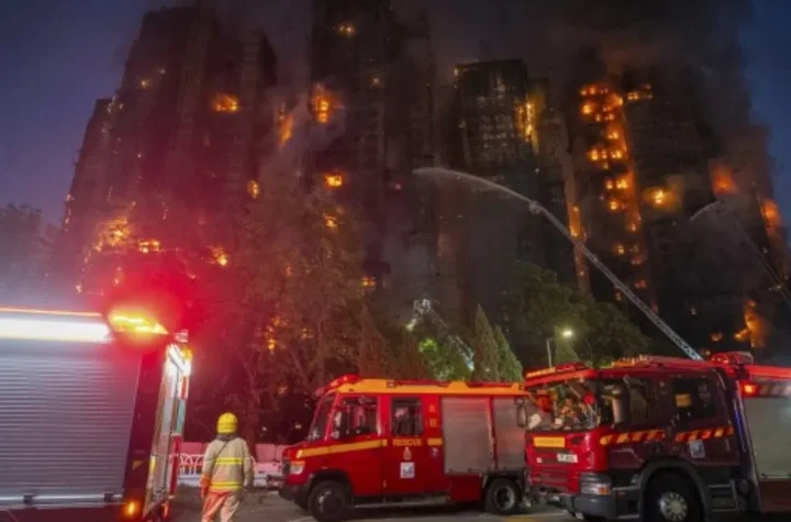 హాంకాంగ్‌లో ఏడు భవనాలకు మంటలు.. 55 మంది మృతి