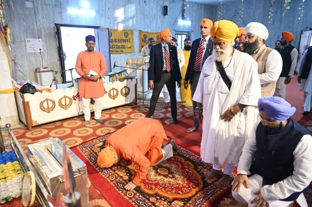 మతం కోసం ఎలా జీవించాలో చూపించిన గురు తేజ్ బహదూర్