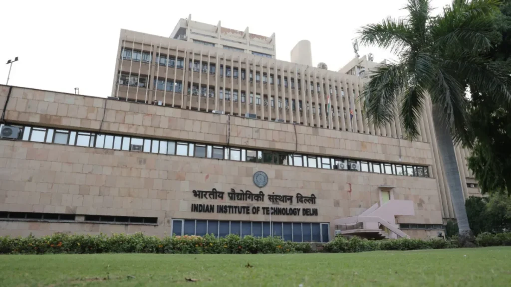 క్యూఎస్ ఆసియా ర్యాంకింగ్స్‌-2026లో 5 ఐఐటీలు