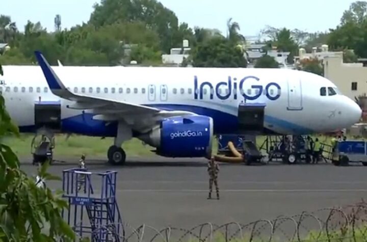 ఐదు విమానాశ్రయాలకు బాంబు బెదిరింపులు