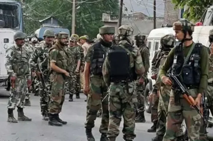 కశ్మీర్‌లో సీమాంతర దాడులకు పాక్ యాక్షన్ టీమ్స్ సిద్ధం!