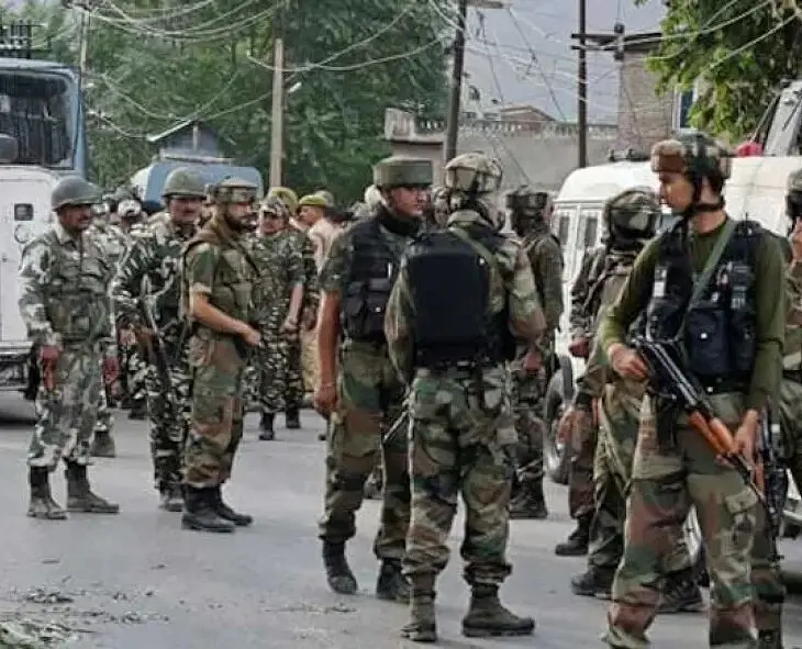 కశ్మీర్‌లో సీమాంతర దాడులకు పాక్ యాక్షన్ టీమ్స్ సిద్ధం!