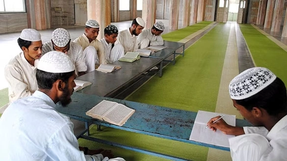 ఏటీఎస్ కు మదర్సా విద్యార్థులు, మౌలానాల వివరాలు 