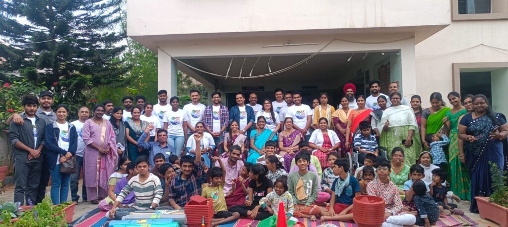 `మానస’లో ప్రత్యేక పిల్లలతో ఒరాకిల్ ఉద్యోగుల బృందం