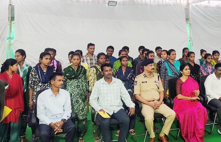 తెలంగాణలో 37 మంది మావోయిస్టుల లొంగుబాటు