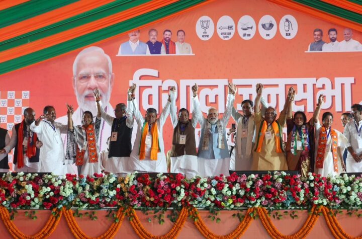 తండ్రి పేరు చెప్పడానికి ఎందుకు భయం తేజస్వి?