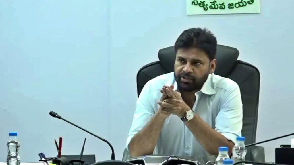 భక్తుల భద్రత, సౌకర్యాలపై దృష్టి సారించాలి