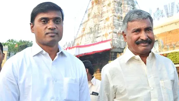 మాజీ మంత్రి పెద్దిరెడ్డిపై అటవీ భూముల ఆక్రమణ కేసు