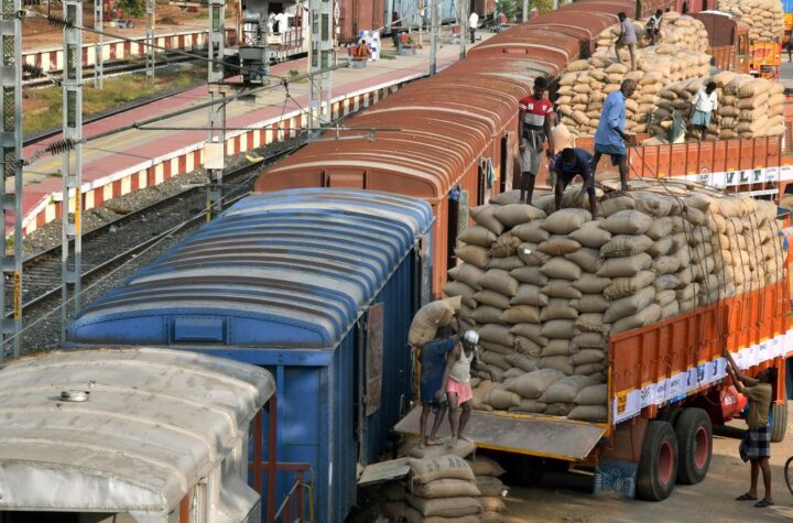 సరుకు రవాణలో రైల్వేలు నూతన మైలురాయి