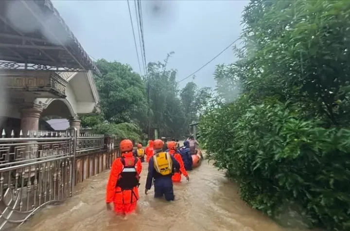 దిత్వా తుపానుతో శ్రీలంక అతలాకుతలం