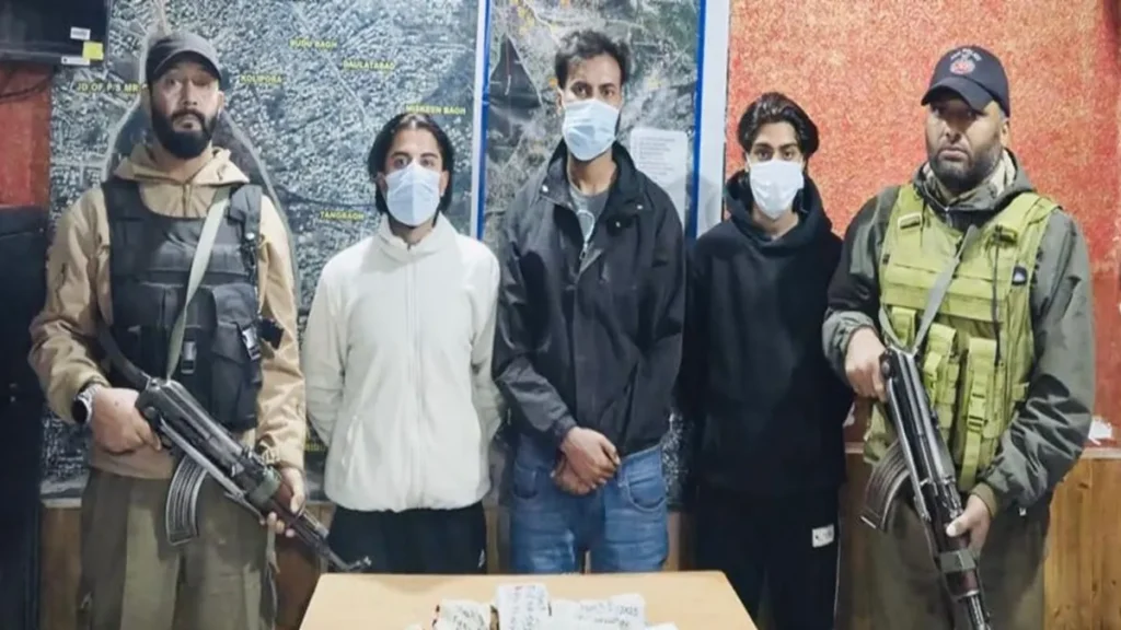 ఉగ్ర యత్నం భగ్నం చేసిన శ్రీనగర్ పోలీసులు.. ముగ్గురు అరెస్ట్